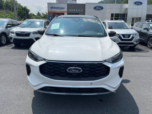 Certified 2023 Ford Escape ST-Line w/ Tech Pack #1 AWD/4WD image 3