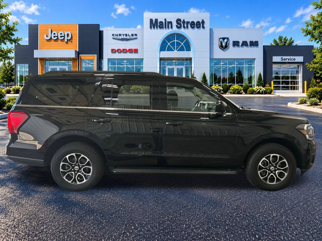 Used 2024 Ford Expedition XLT AWD/4WD image 6