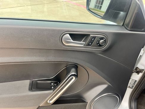 Used 2017 Volkswagen Beetle 1.8T Classic image 11