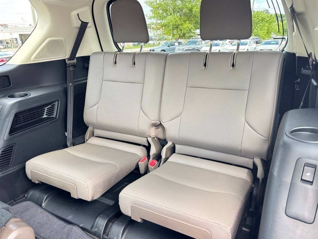Used 2023 Lexus GX 460 Premium w/ Accessory Package AWD/4WD image 14