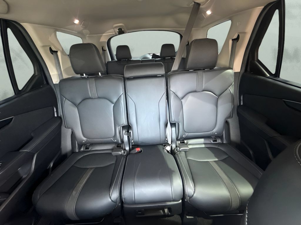 Used 2025 Honda Pilot EX-L image 12