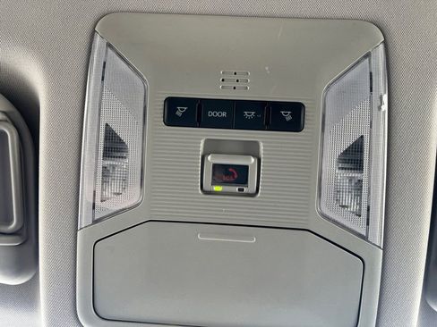 Used 2022 Toyota RAV4 XLE image 7