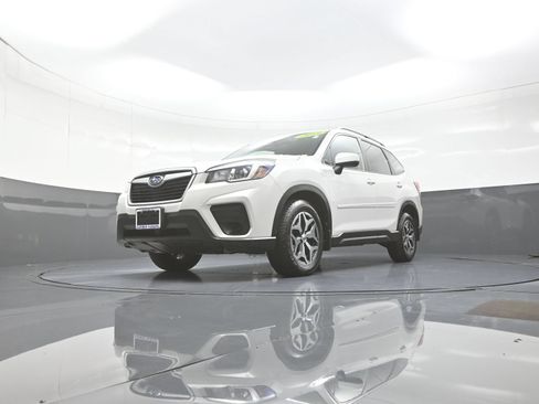 Used 2019 Subaru Forester Premium w/ All-Weather Package AWD/4WD image 11