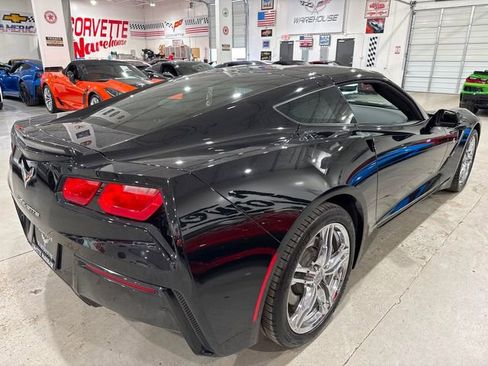 Used 2017 Chevrolet Corvette Stingray Coupe w/ 1LT RWD image 5