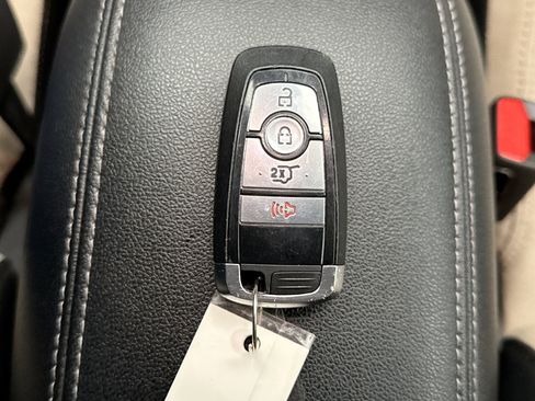 Used 2022 Ford Escape SE w/ Convenience Package FWD image 19