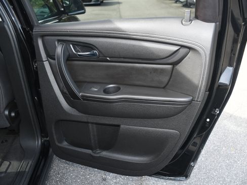 Used 2017 Chevrolet Traverse LT image 19