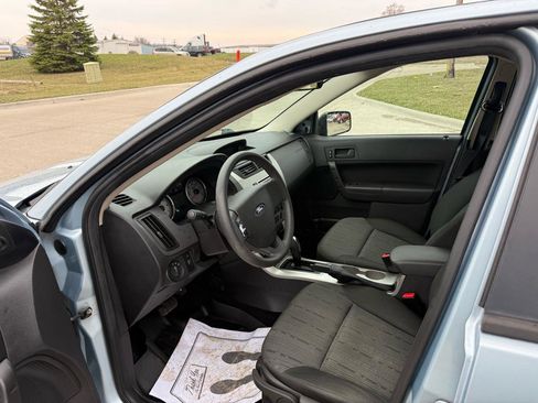 Used 2009 Ford Focus SE image 9