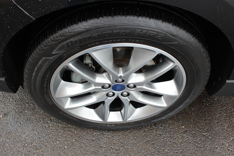 Used 2015 Ford Edge Titanium w/ Equipment Group 302A AWD/4WD image 20