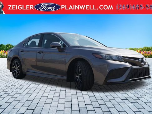 Used 2022 Toyota Camry SE w/ Cold Weather Package AWD/4WD image 7