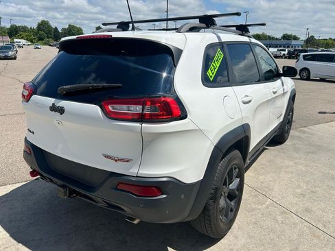 Used 2016 Jeep Cherokee Trailhawk w/ Leather Interior Group AWD/4WD image 5