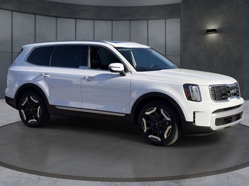 Used 2025 Kia Telluride S FWD image 8
