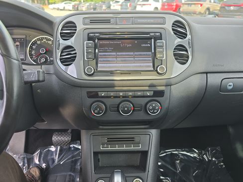 Used 2015 Volkswagen Tiguan SE FWD image 17
