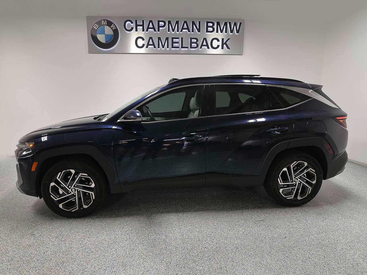 Used 2025 Hyundai Tucson Limited AWD/4WD image 3