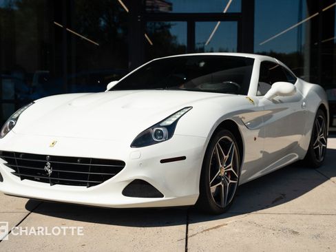 Used 2016 Ferrari California T image 6