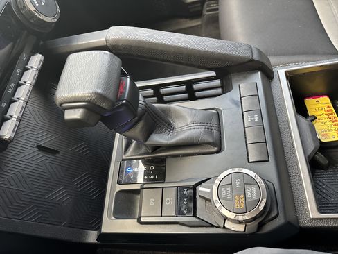 Certified 2025 Toyota Tacoma TRD Off-Road AWD/4WD image 23