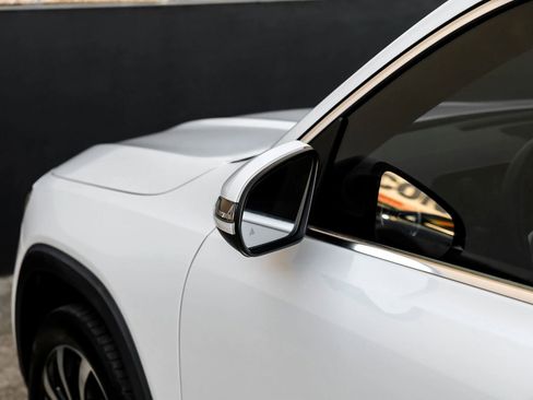 Used 2021 Mercedes-Benz GLB 250 4MATIC w/ Premium Package image 40