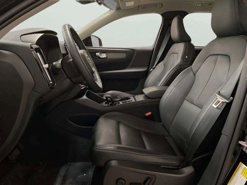 Used 2025 Volvo XC40 B5 Core image 45