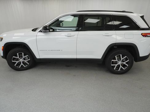 Certified 2024 Jeep Grand Cherokee Limited image 19