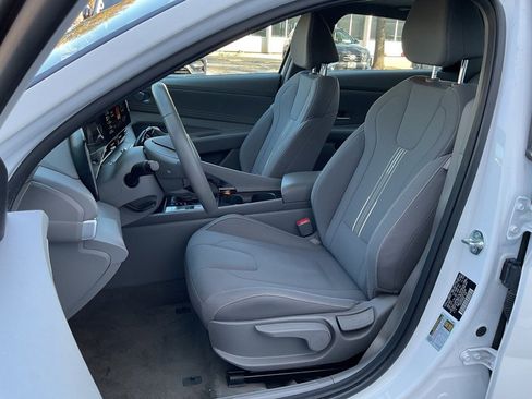 Used 2025 Hyundai Elantra SEL image 15