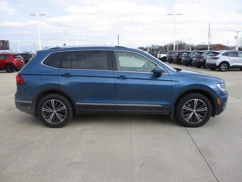Used 2019 Volkswagen Tiguan SEL w/ 3rd Row Seat Package image 5