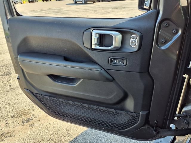 Used 2018 Jeep Wrangler Unlimited Sahara AWD/4WD image 37
