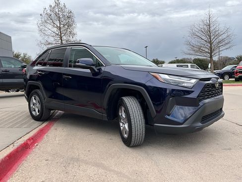 Used 2025 Toyota RAV4 XLE image 5