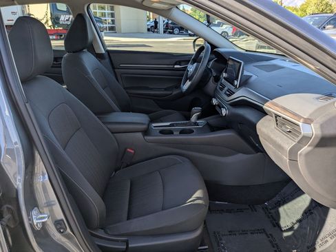 Used 2025 Nissan Altima 2.5 SV FWD image 32