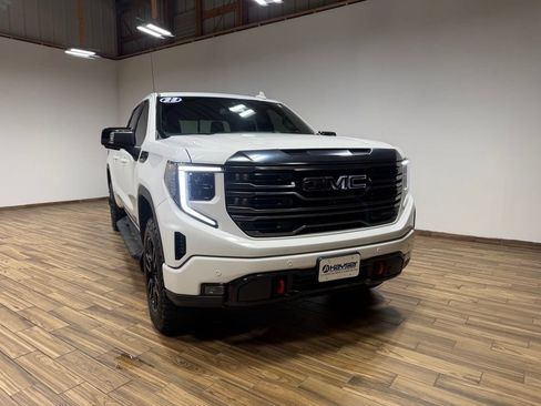 Used 2023 GMC Sierra 1500 AT4 w/ AT4 Preferred Package AWD/4WD image 3