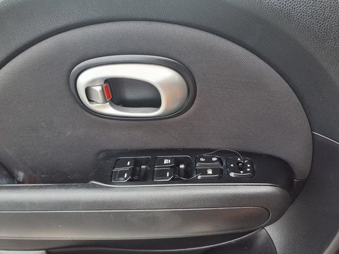 Used 2015 Kia Soul FWD image 16