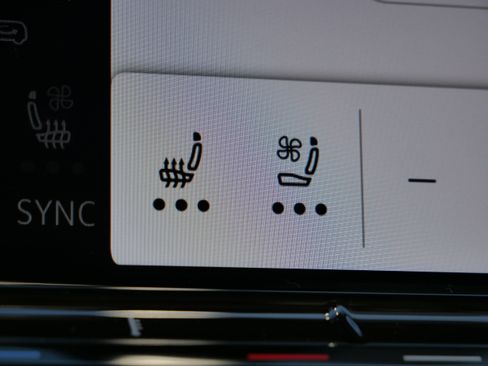 Certified 2025 Volkswagen Atlas SEL Premium R-Line image 30