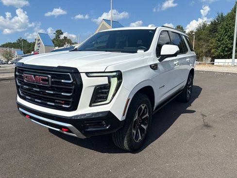 Used 2025 GMC Yukon AT4 w/ AT4 Premium Package AWD/4WD image 3