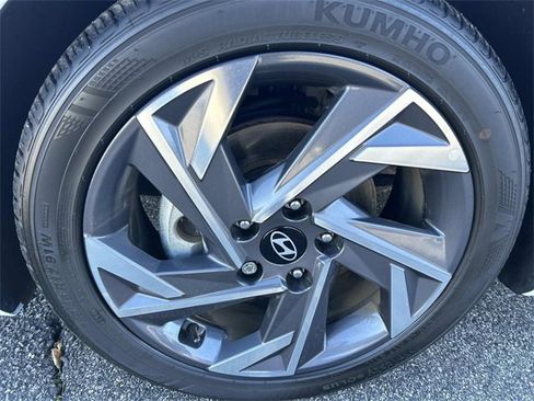 Used 2025 Hyundai Elantra Sport image 9