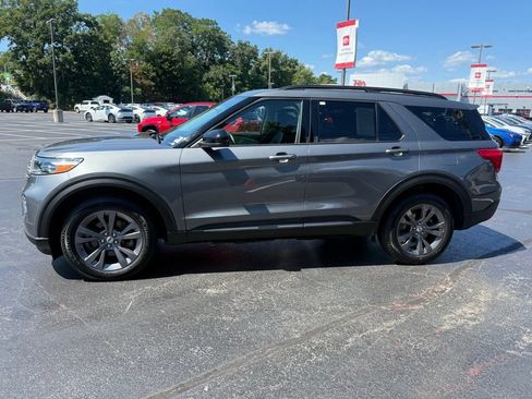Used 2022 Ford Explorer XLT w/ Equipment Group 202A AWD/4WD image 3