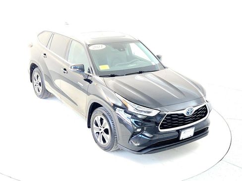 Certified 2021 Toyota Highlander XLE image 9