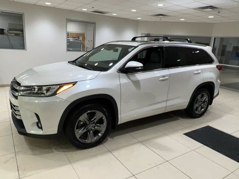 Used 2019 Toyota Highlander Limited Platinum w/ Carpet Mat Package (TMS) AWD/4WD image 5