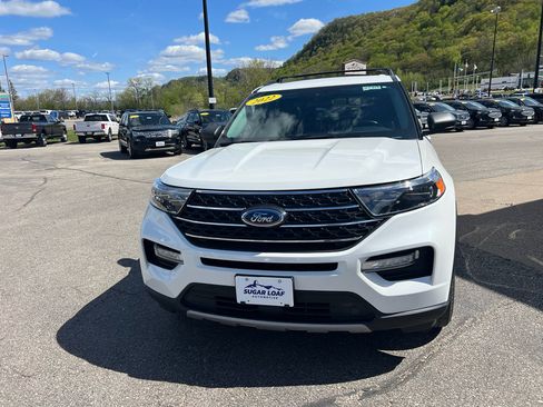 Used 2022 Ford Explorer XLT w/ Equipment Group 202A AWD/4WD image 3