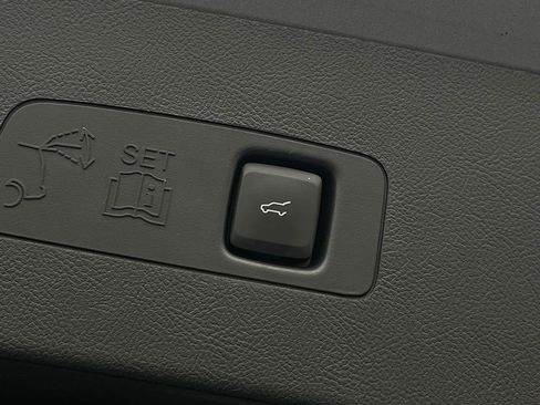 Used 2022 Lincoln Corsair AWD w/ Equipment Group 101A image 11