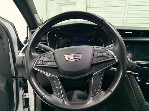Used 2020 Cadillac XT5 Premium Luxury FWD image 16
