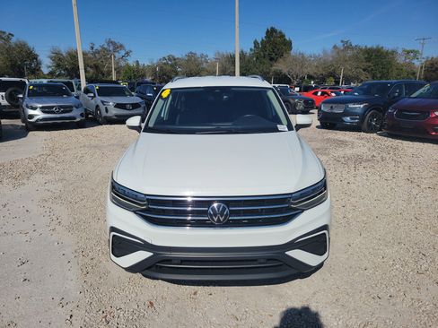 Used 2024 Volkswagen Tiguan SE image 8