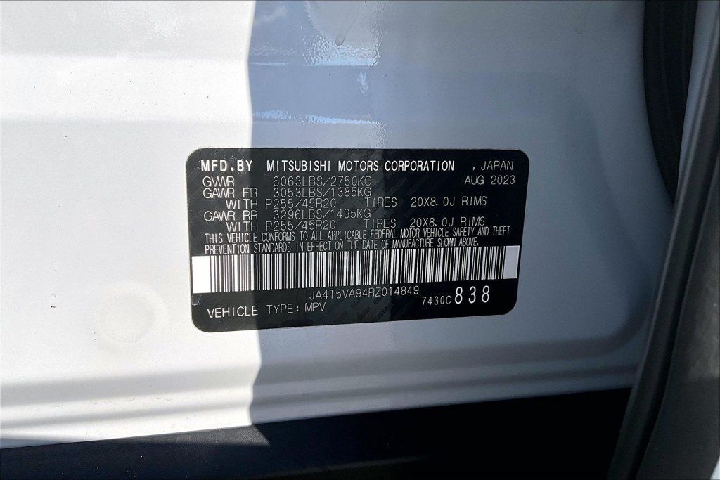 Used 2024 Mitsubishi Outlander 4WD Plug-In Hybrid image 32