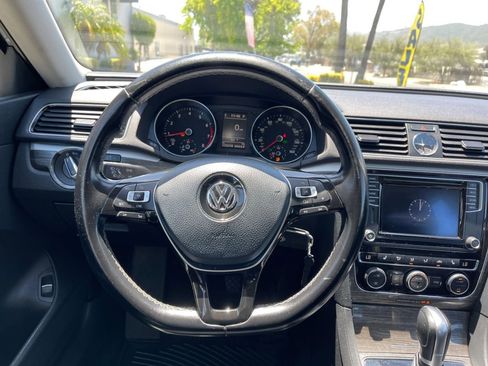 Used 2016 Volkswagen Passat 1.8T SE FWD image 10