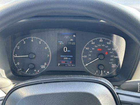 Used 2025 Toyota Corolla LE image 28