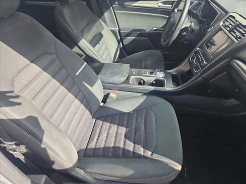 Used 2017 Ford Fusion SE w/ Fusion SE Technology Package image 19