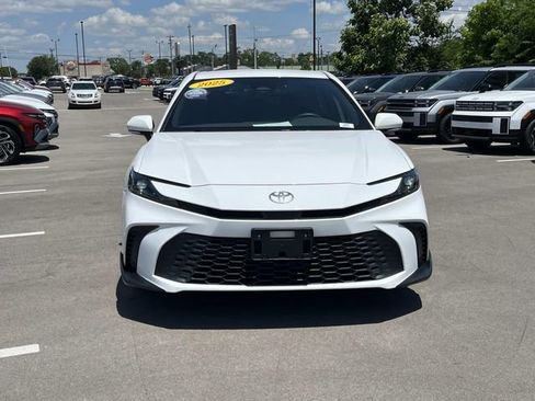 Used 2025 Toyota Camry SE FWD image 2