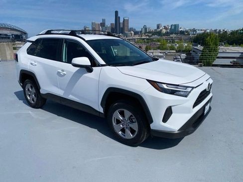Used 2024 Toyota RAV4 XLE AWD/4WD image 26