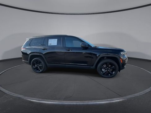 Used 2025 Jeep Grand Cherokee L Limited w/ Black Appearance Package AWD/4WD image 5