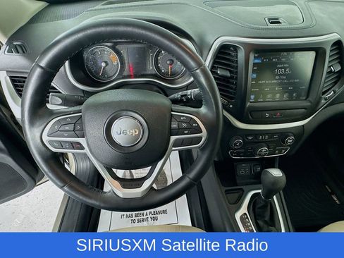 Used 2017 Jeep Cherokee Latitude w/ Comfort/Convenience Group image 14