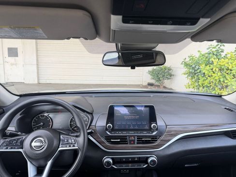 Used 2025 Nissan Altima 2.5 SV image 34