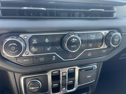 Used 2024 Jeep Wrangler Unlimited Sahara AWD/4WD image 26