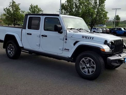 Used 2022 Jeep Gladiator Sport AWD/4WD image 2